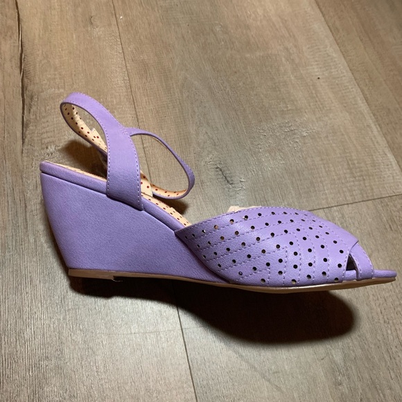 Vintage Inspired Purple Women's Platform Sandals - Picture 10 of 11